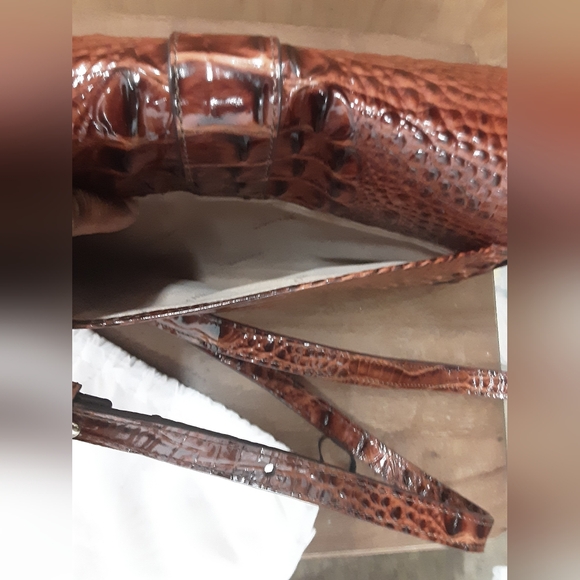 Like New!!!! Brahmin Brown Crocodile Embossed Women's Bag - Picture 6 of 6